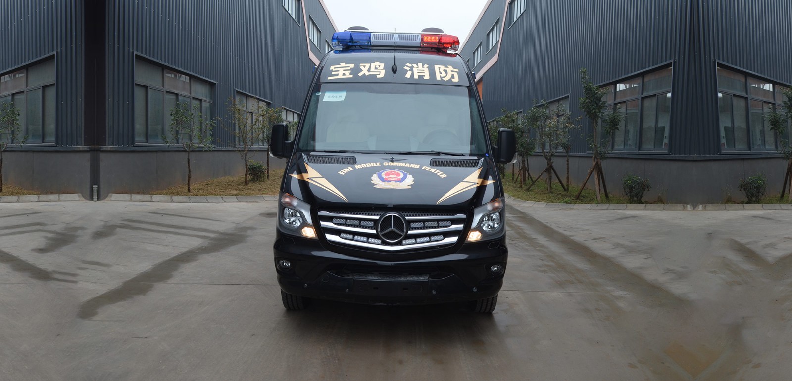 奔馳無人機指揮車