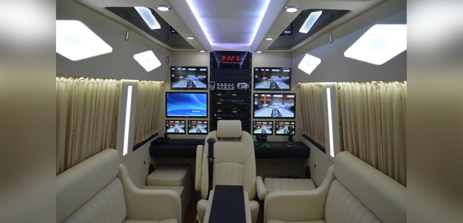 奔馳無人機指揮車